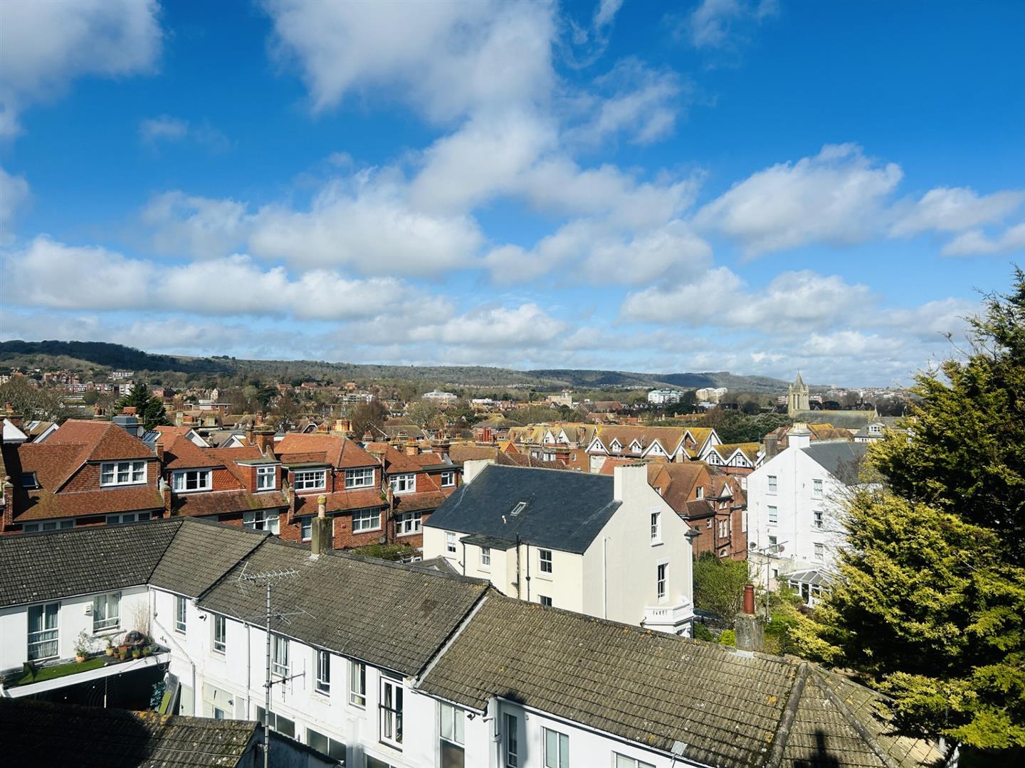 3 Bedroom Flat/Apartment. Highcliff Court, 7 South Cliff in Eastbourne, East Sussex 17